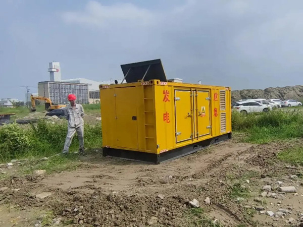 叙永如何判断柴油发电机组的电瓶是否处于充满电状态？